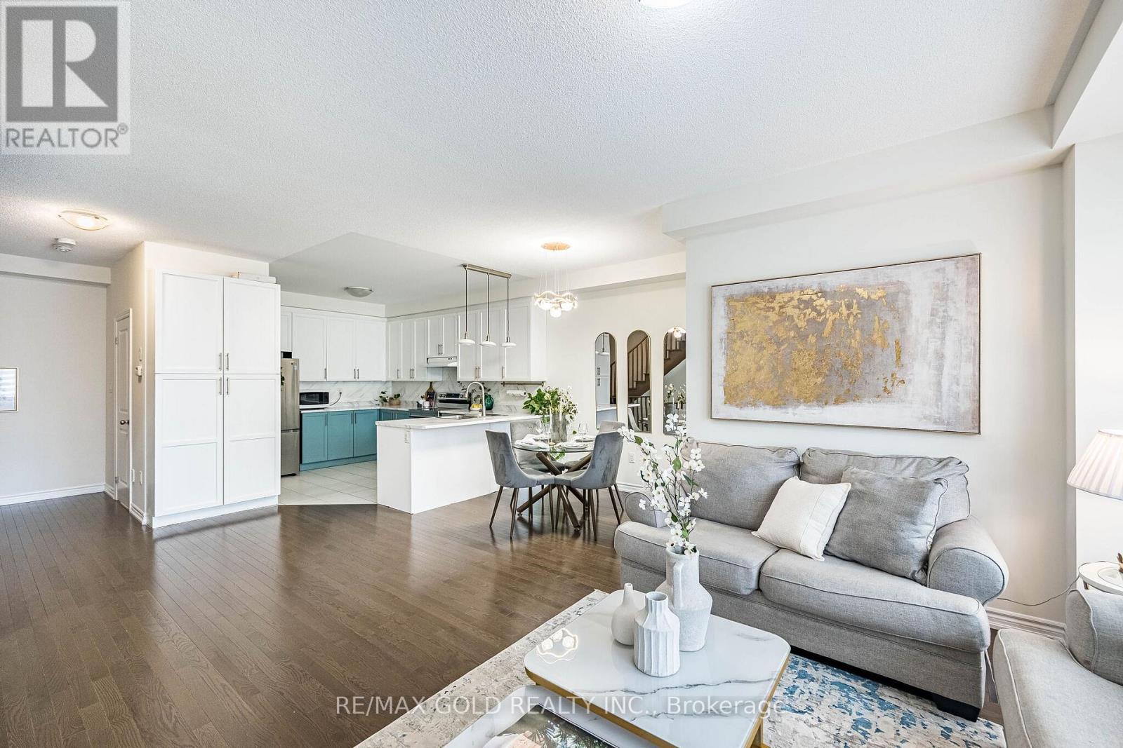 44 DONALD FICHT CRESCENT - 20