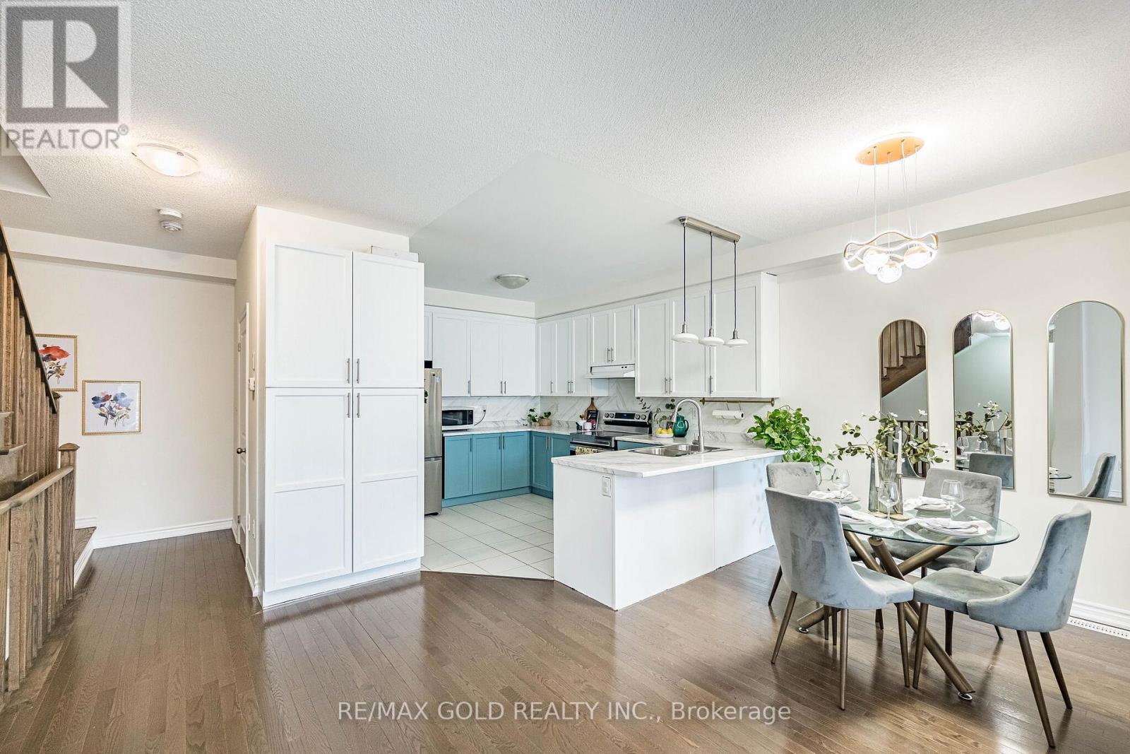 44 DONALD FICHT CRESCENT - 22