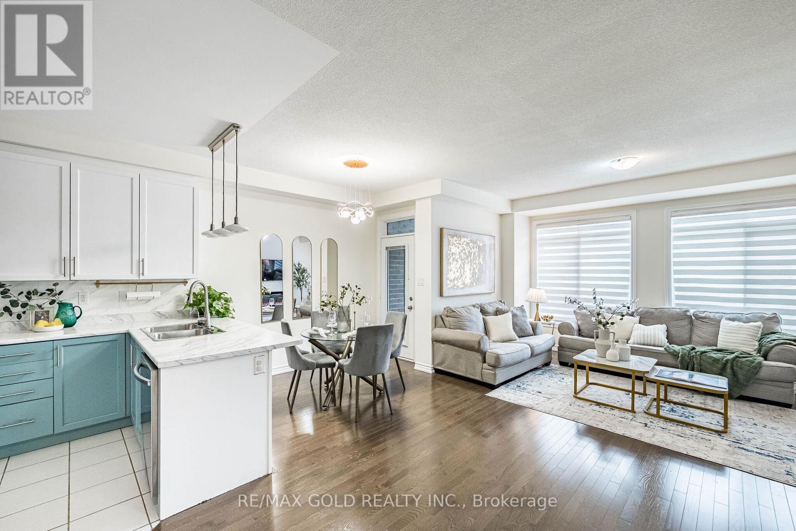 44 DONALD FICHT CRESCENT - 24