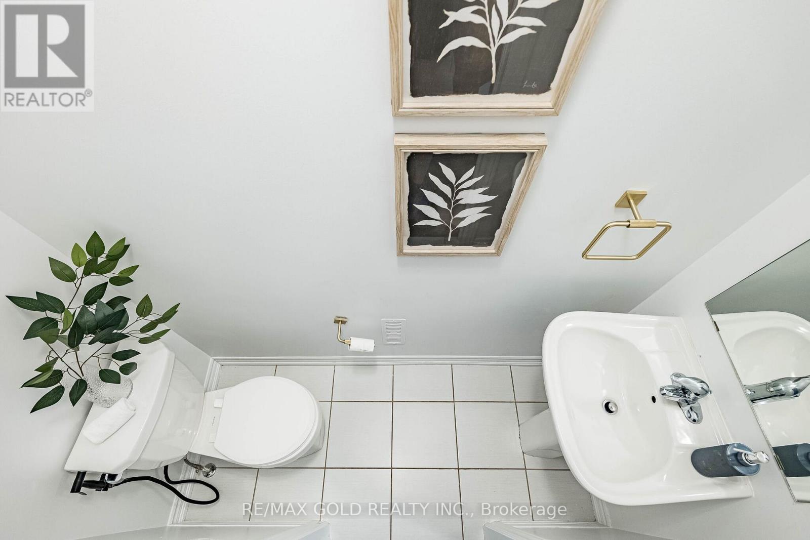 44 DONALD FICHT CRESCENT - 31