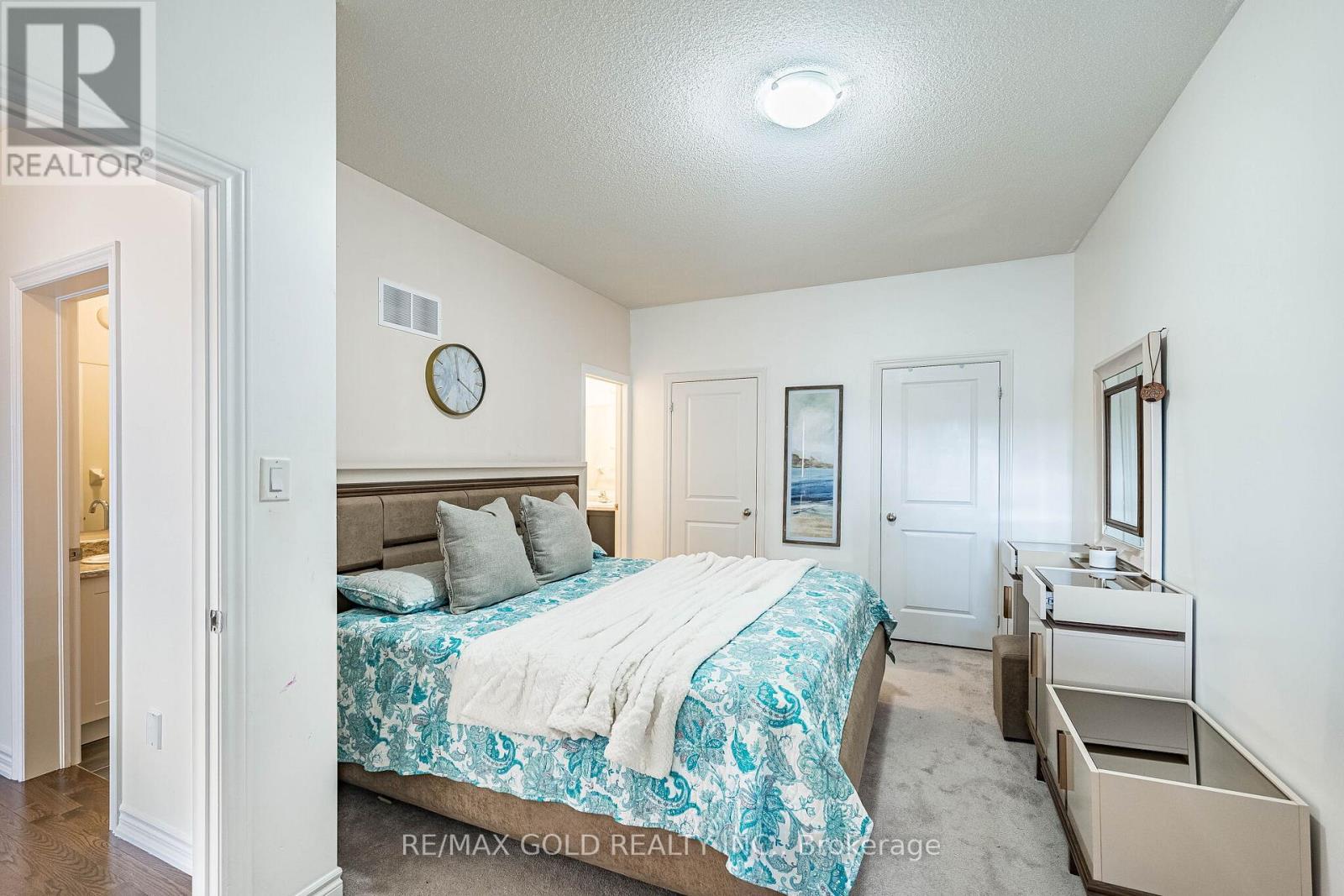 44 DONALD FICHT CRESCENT - 35