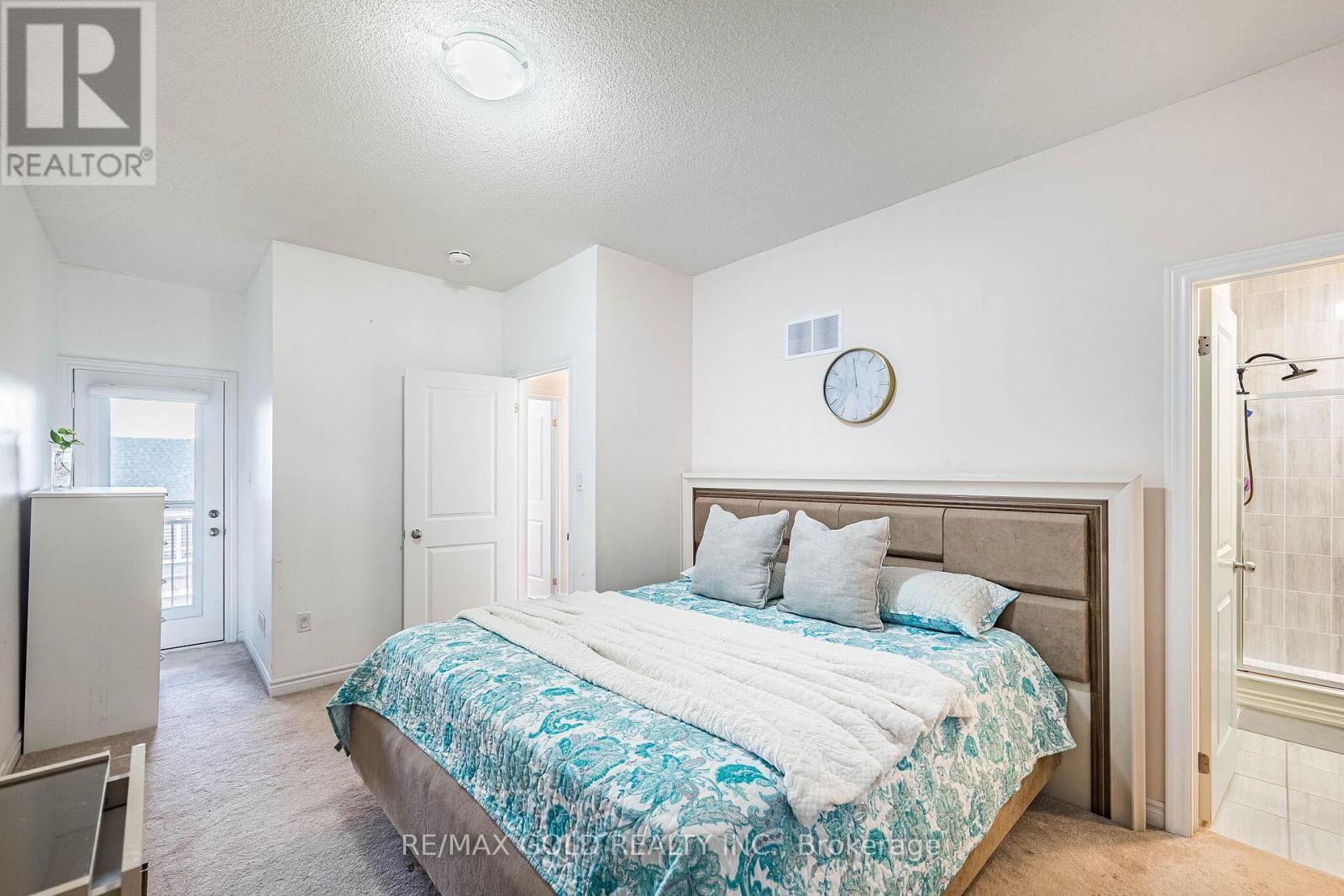 44 DONALD FICHT CRESCENT - 37