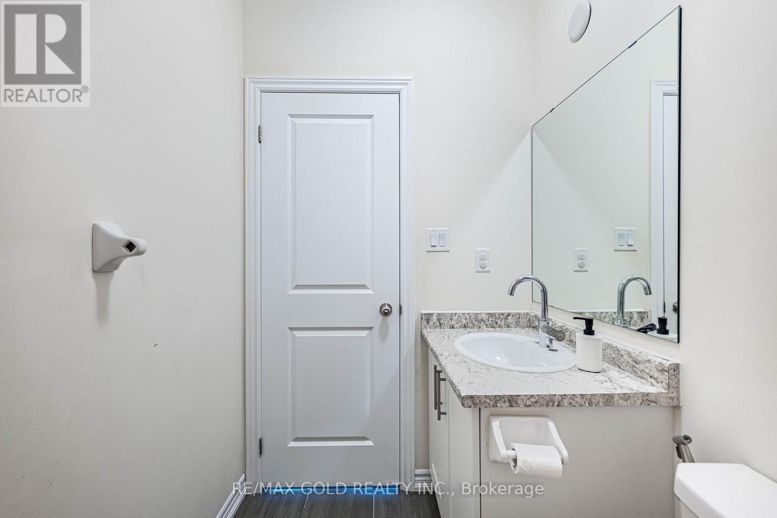 44 DONALD FICHT CRESCENT - 45