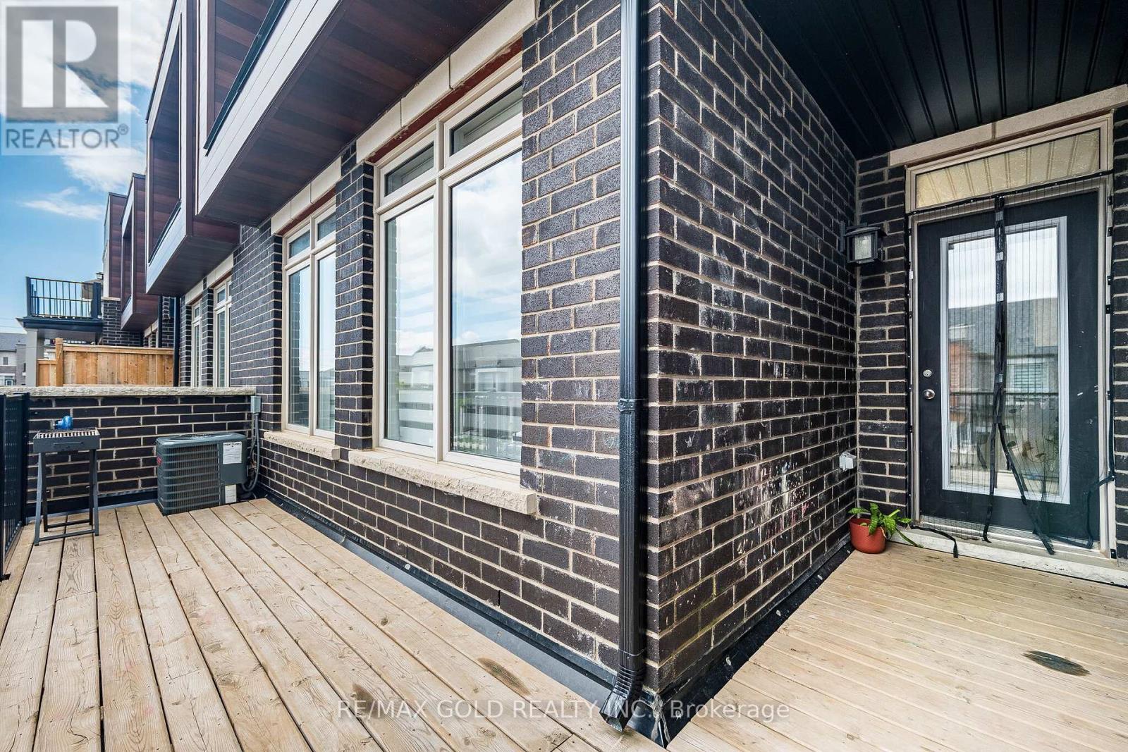 44 DONALD FICHT CRESCENT - 46