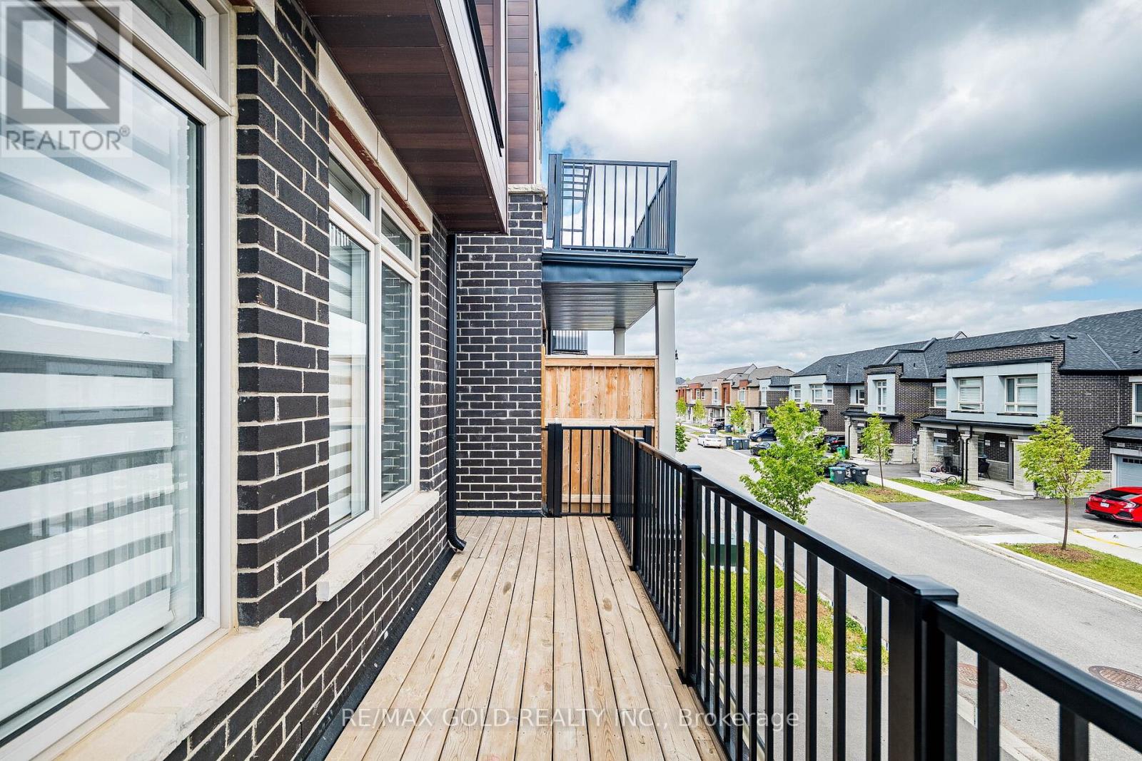 44 DONALD FICHT CRESCENT - 47