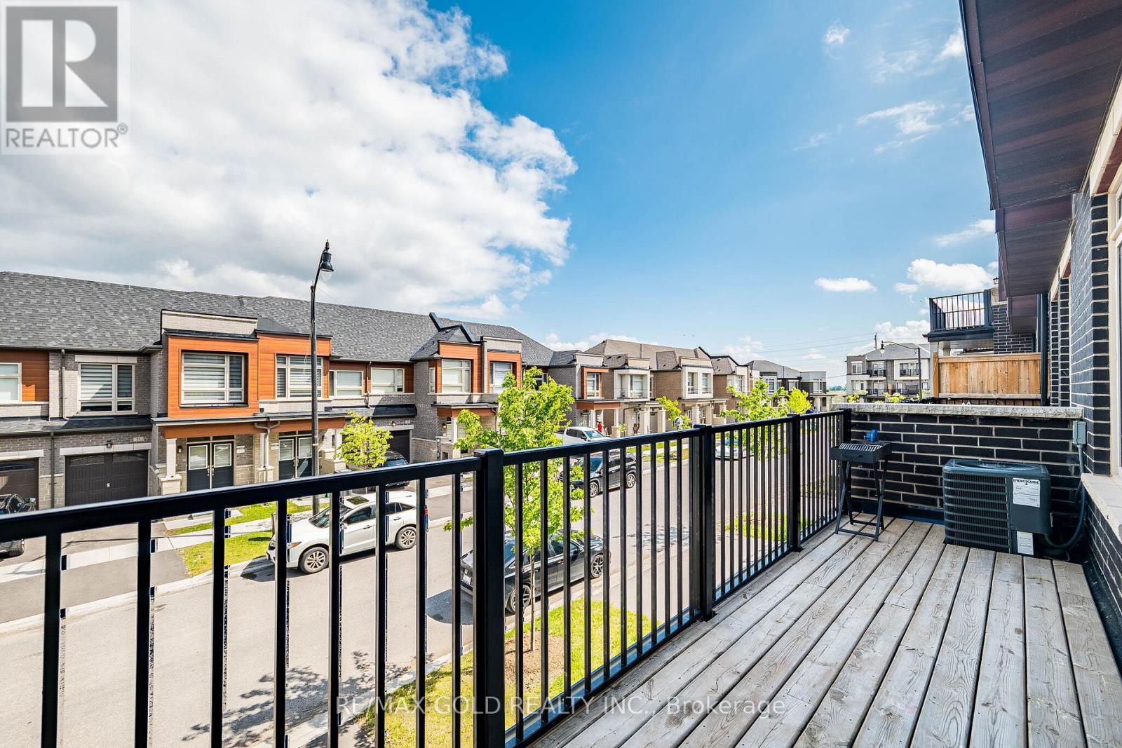 44 DONALD FICHT CRESCENT - 48