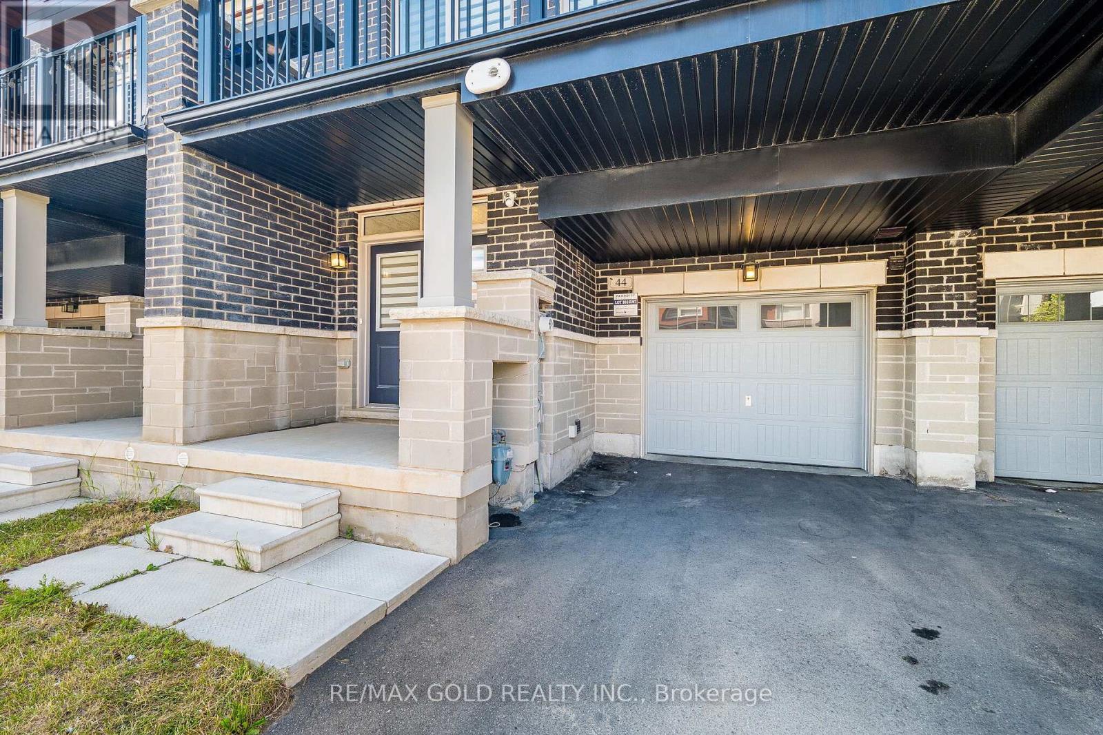 44 DONALD FICHT CRESCENT - 6