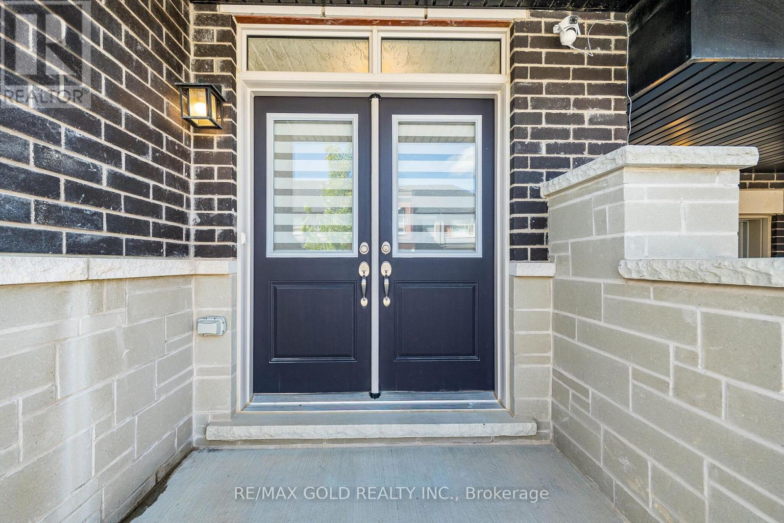44 DONALD FICHT CRESCENT - 7