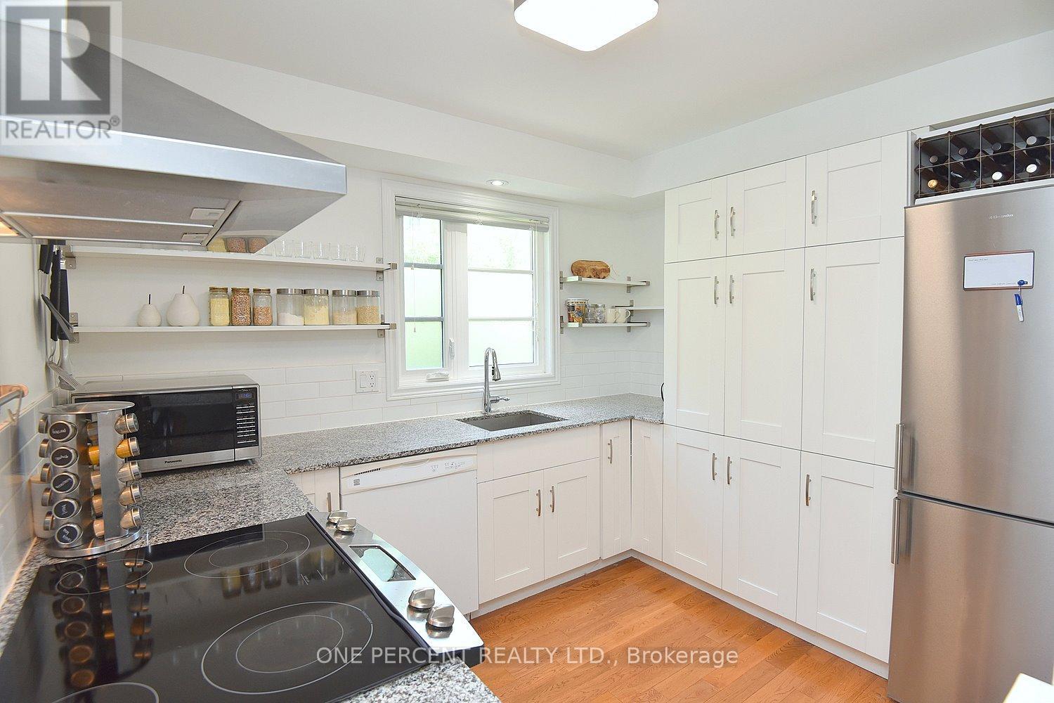 49 PARK STREET E - 11