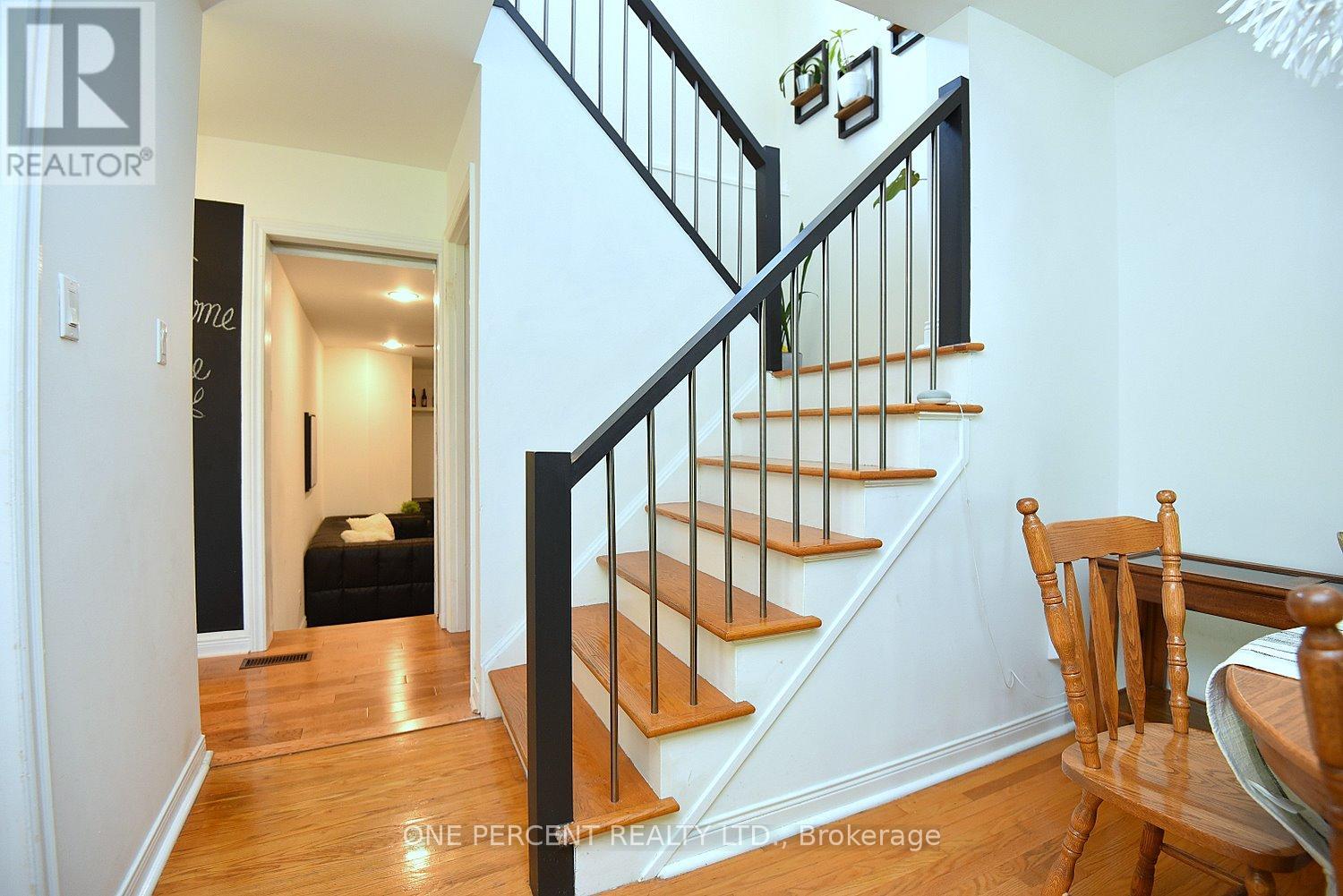49 PARK STREET E - 18