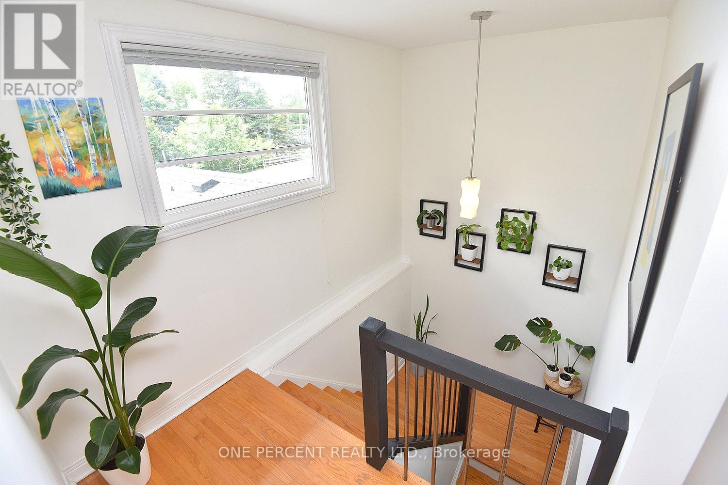 49 PARK STREET E - 21