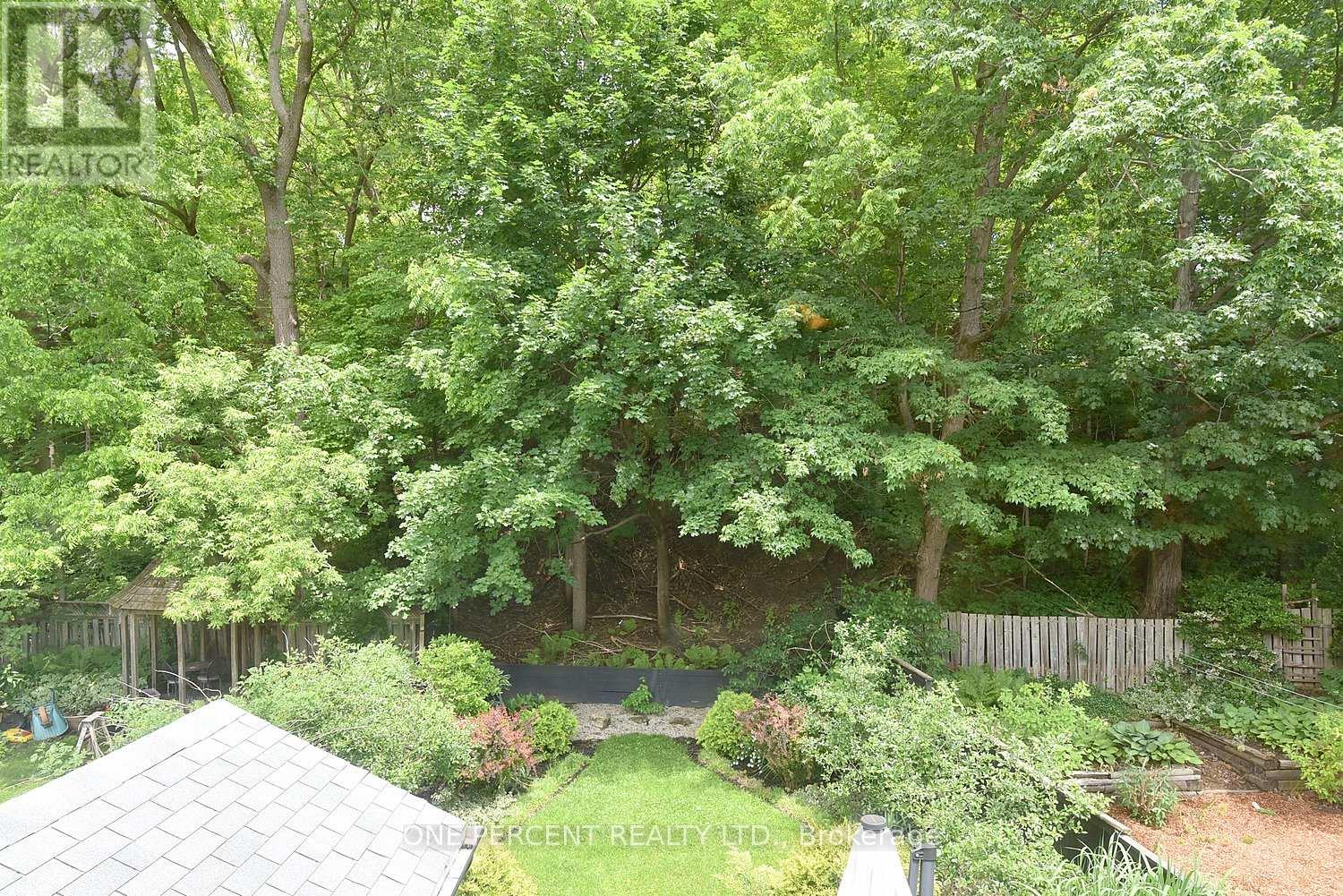 49 PARK STREET E - 23