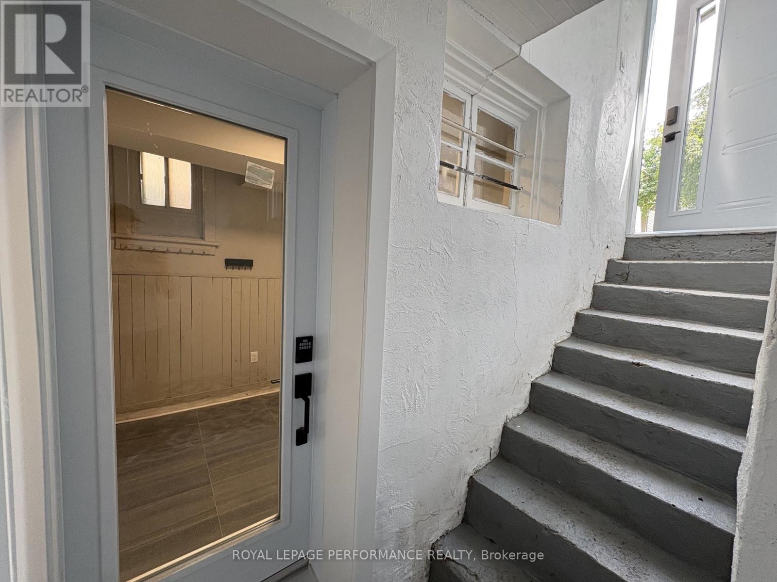 2 Bed, 1 Bath Multi-Family for Rent in Ottawa – B – 721 COOPER STREET, Ottawa – MLS# X12983848 - Image 2