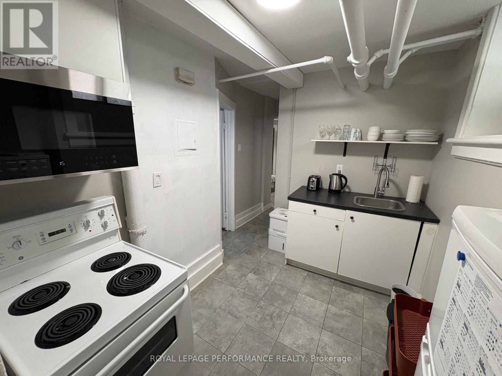 2 Bed, 1 Bath Multi-Family for Rent in Ottawa – B – 721 COOPER STREET, Ottawa – MLS# X12983848 - Image 7