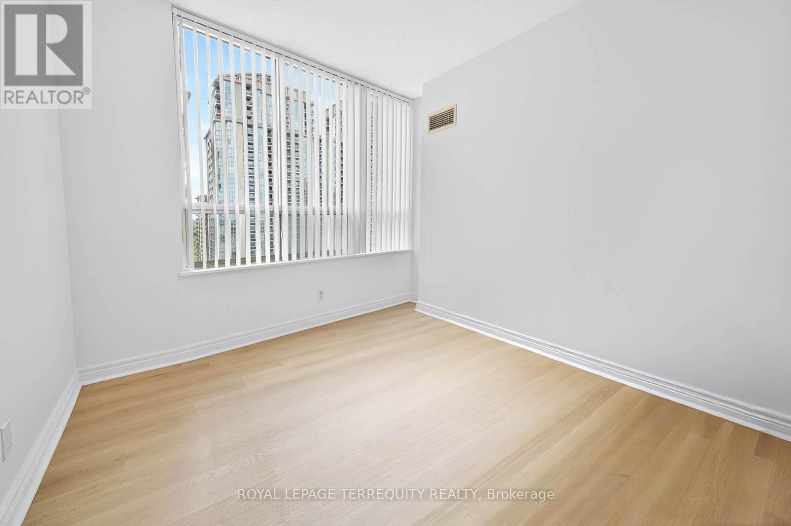 #2610 23 HOLLYWOOD AVENUE - 26