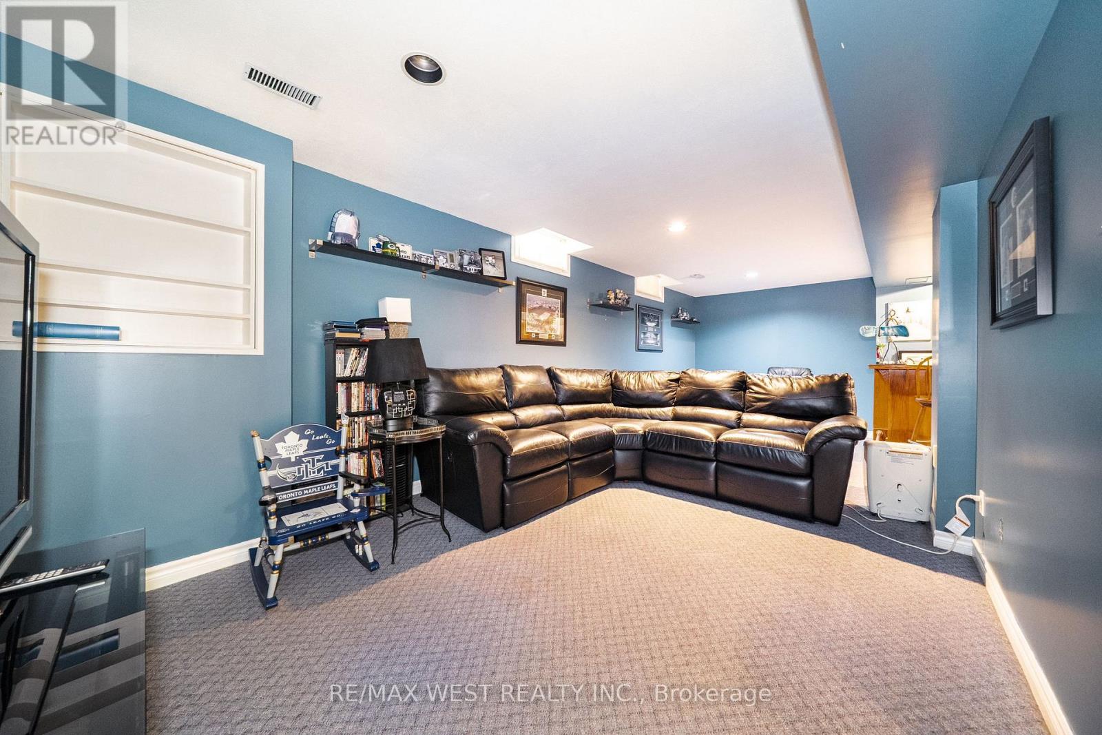 6 HAWKINS CRESCENT - 13