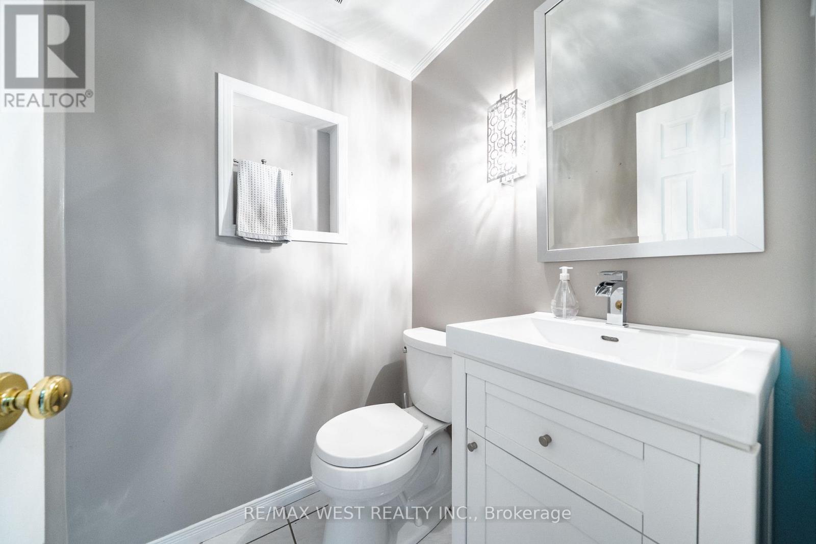 6 HAWKINS CRESCENT - 7