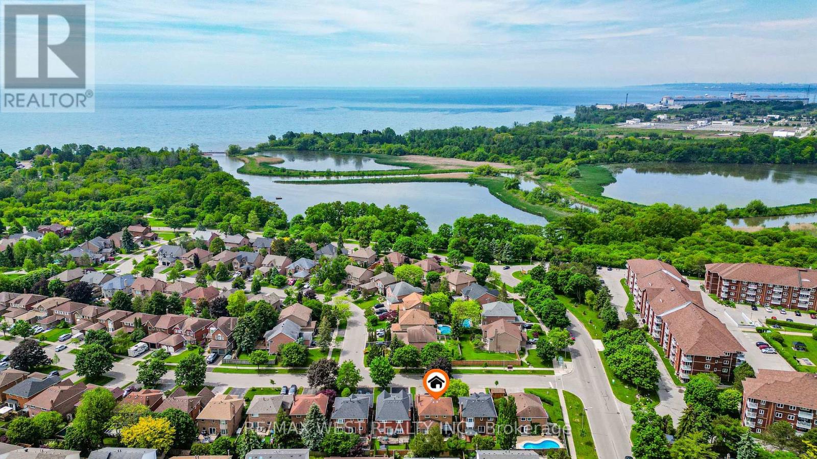 6 HAWKINS CRESCENT - 2