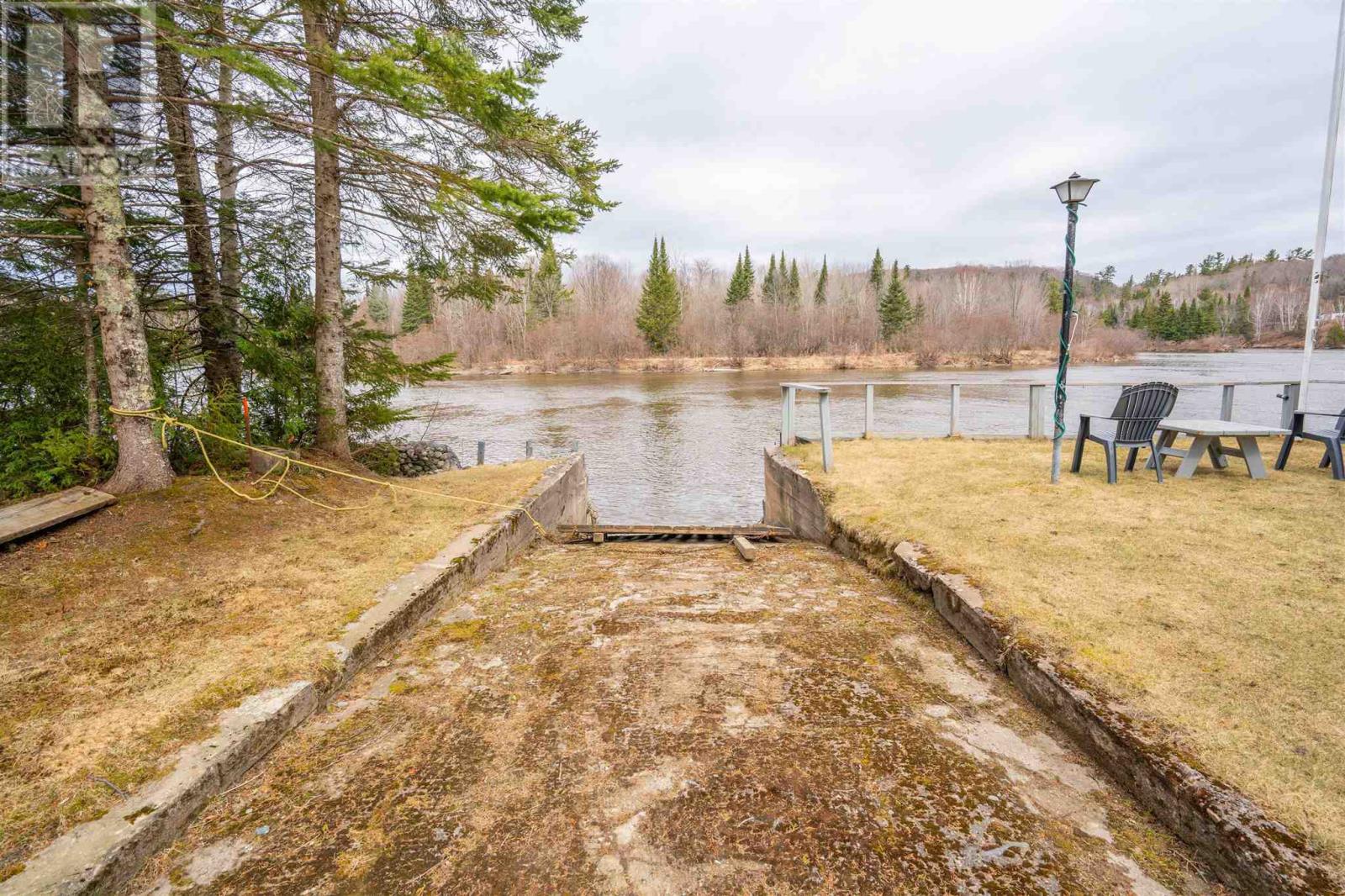 98 Whispering Pines RD - 34
