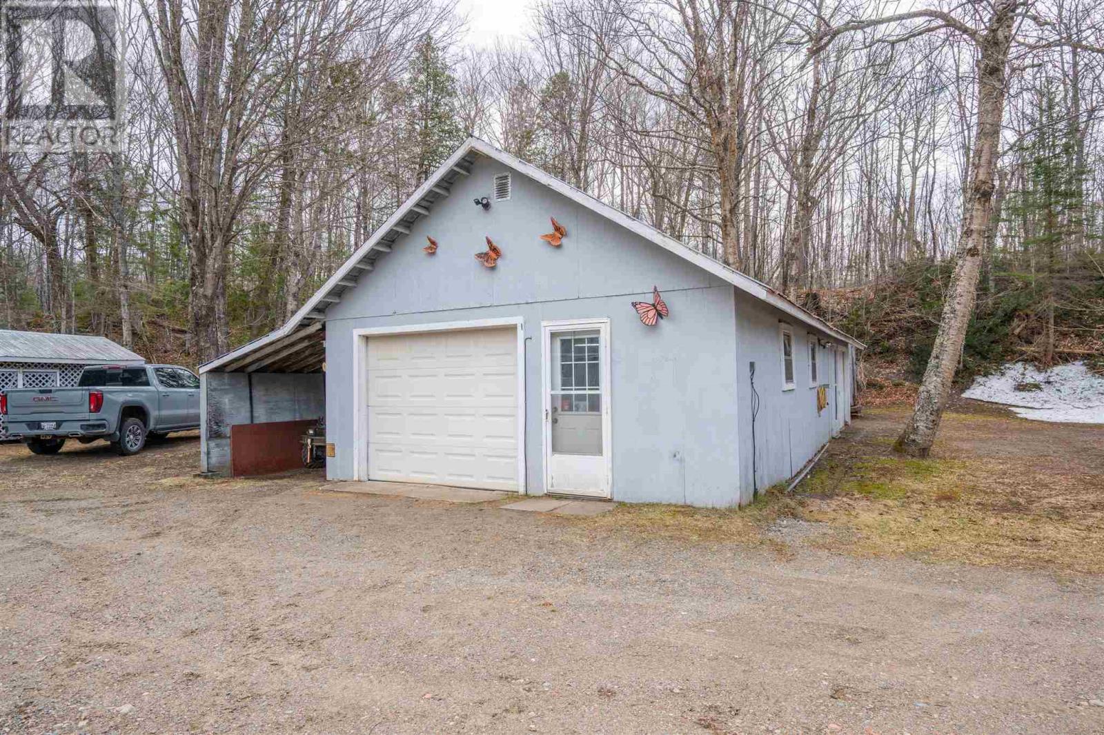98 Whispering Pines RD - 29