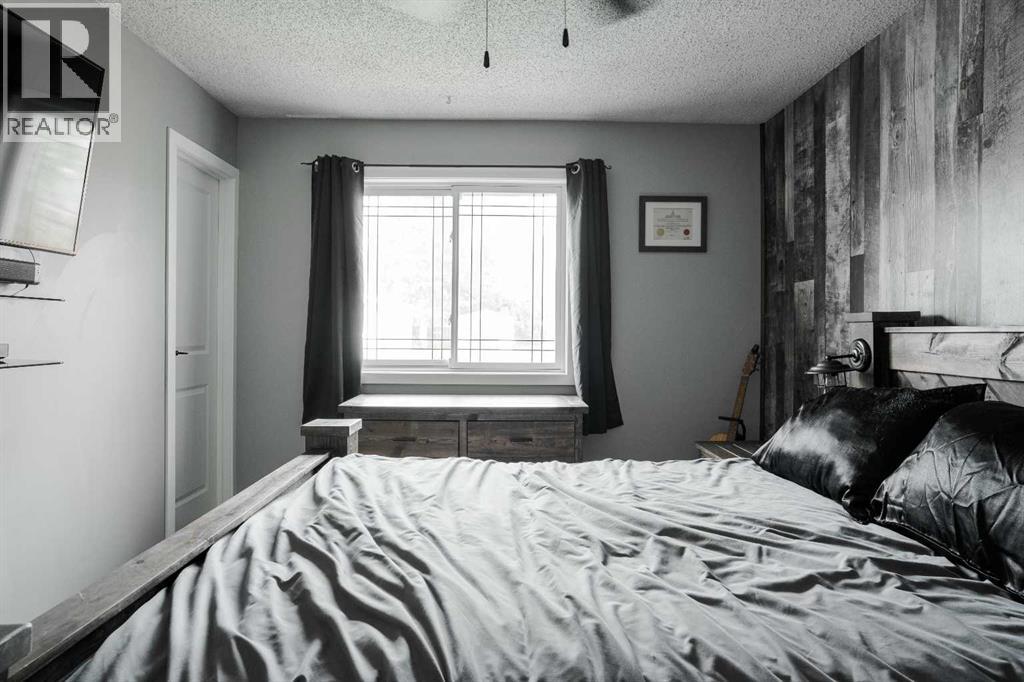 210 Leigh Crescent — photo 31