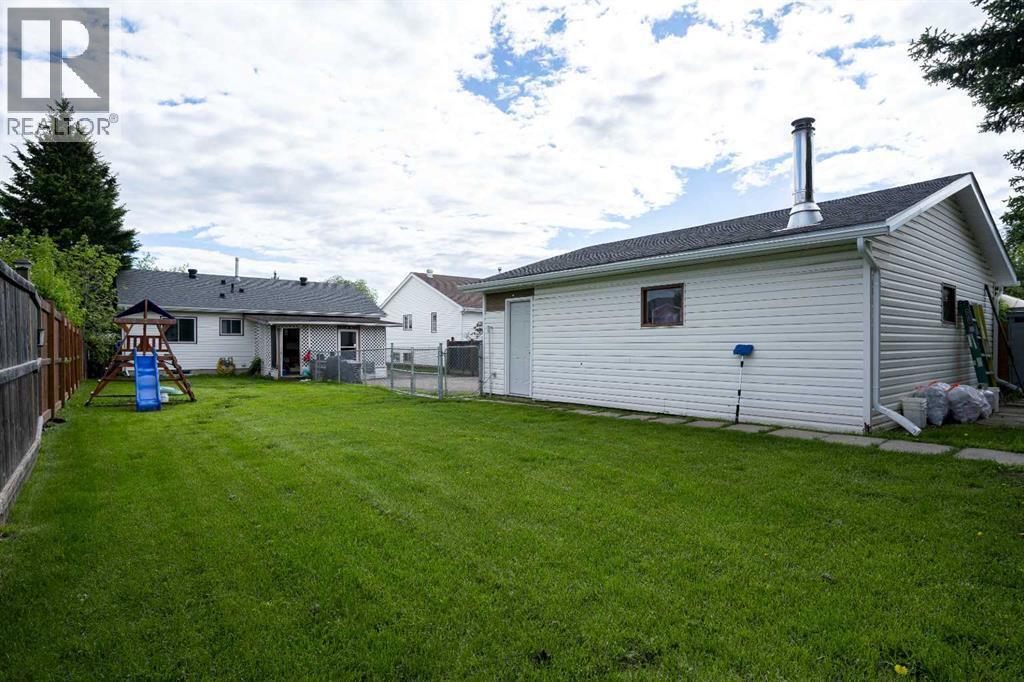 210 Leigh Crescent - photo 4