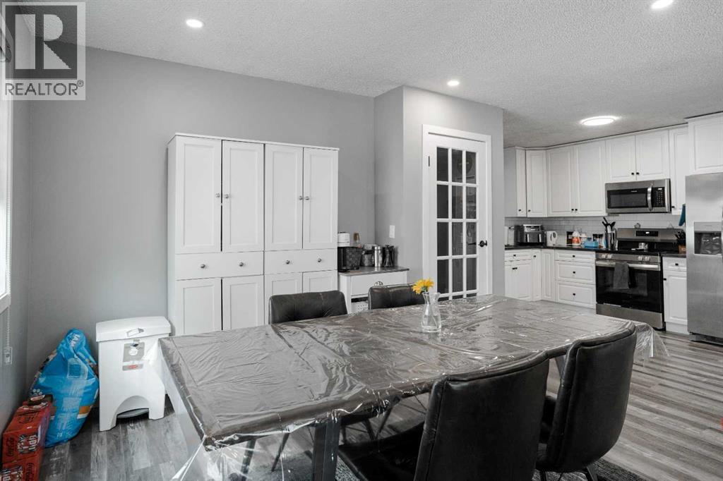 210 Leigh Crescent — photo 17