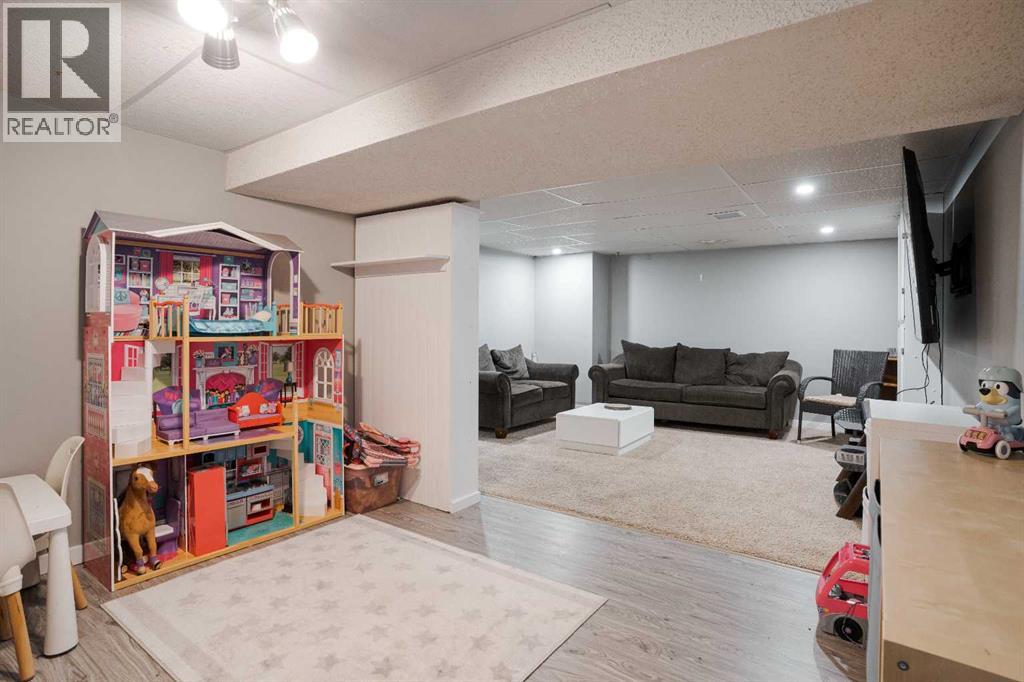 basement flex space! Family room and 2 more bedrooms plus 3pc bathroom