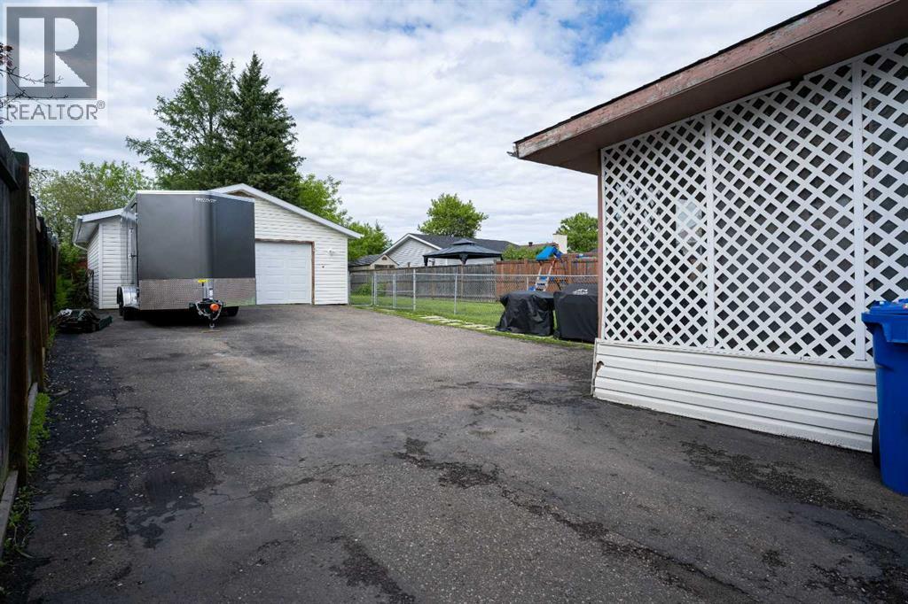 SO much parking and yard space
