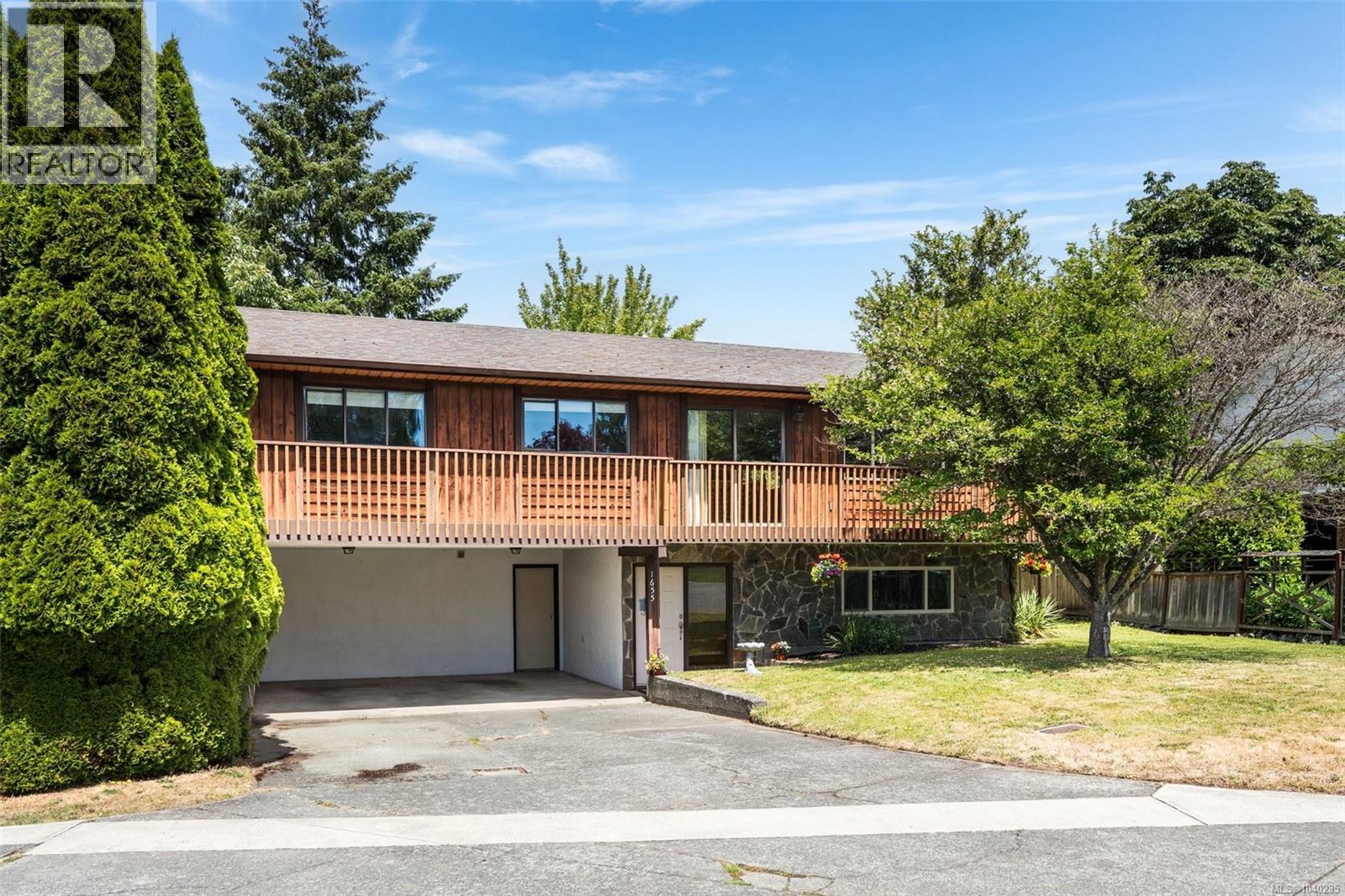  1655 Hybury Place, Saanich