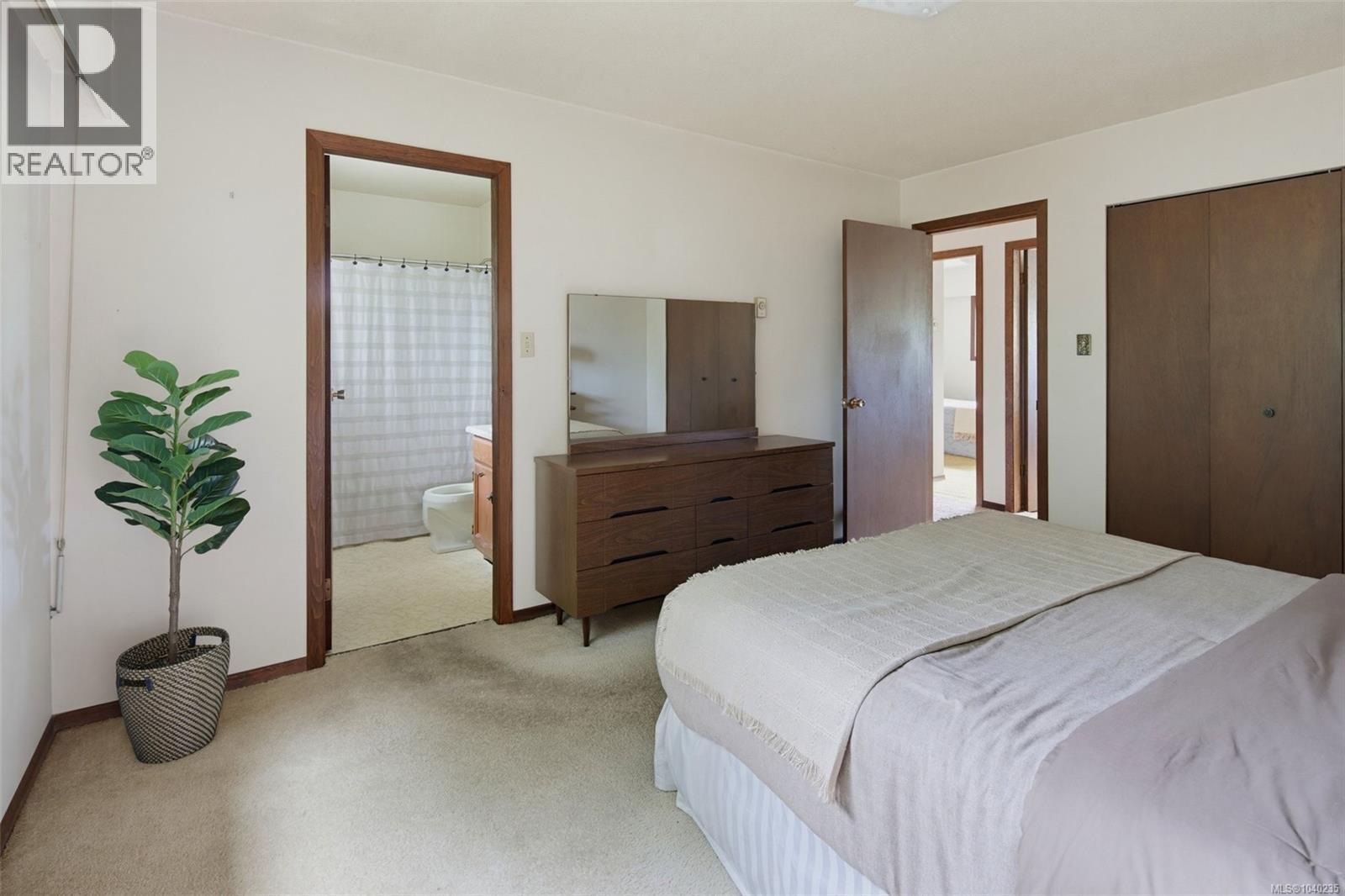  1655 Hybury Place, Saanich