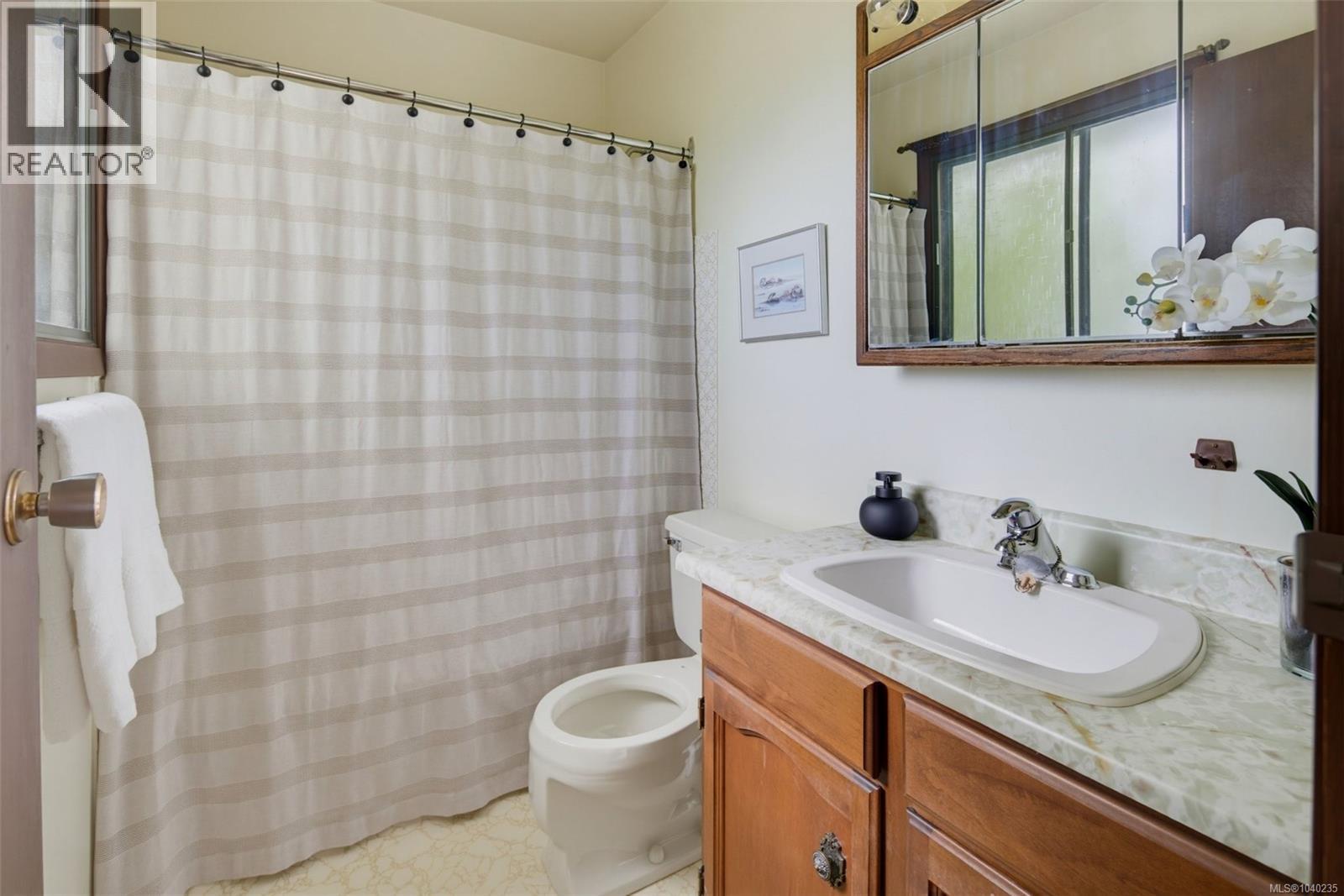  1655 Hybury Place, Saanich