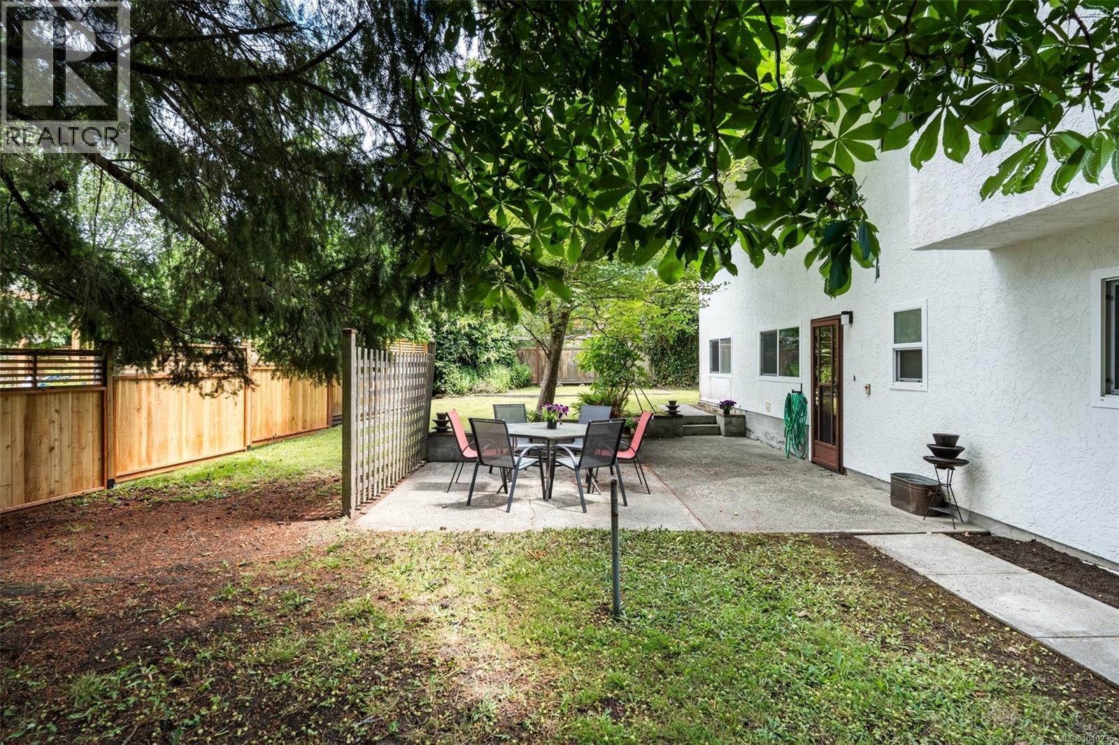  1655 Hybury Place, Saanich