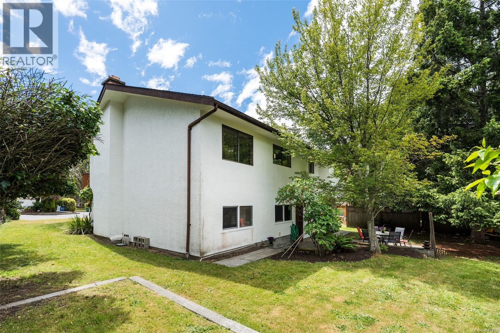  1655 Hybury Place, Saanich