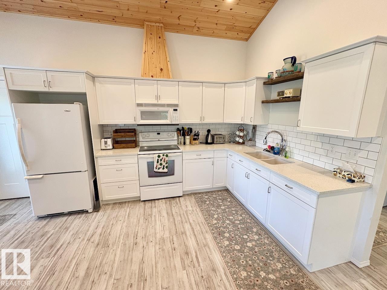 4 Kaylee Crescent WHITE SANDS - 32