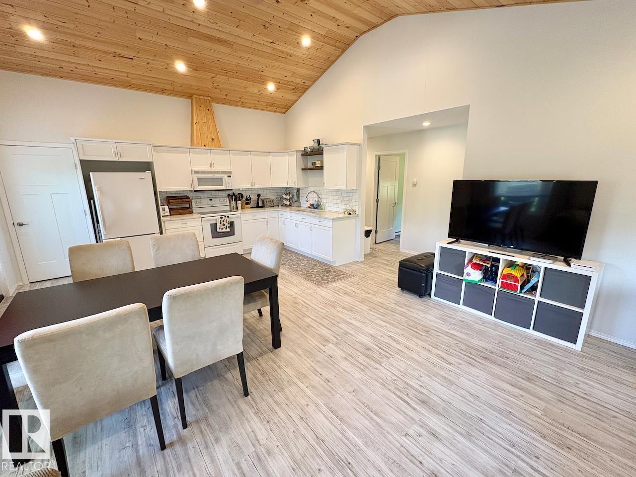 4 Kaylee Crescent WHITE SANDS - 35