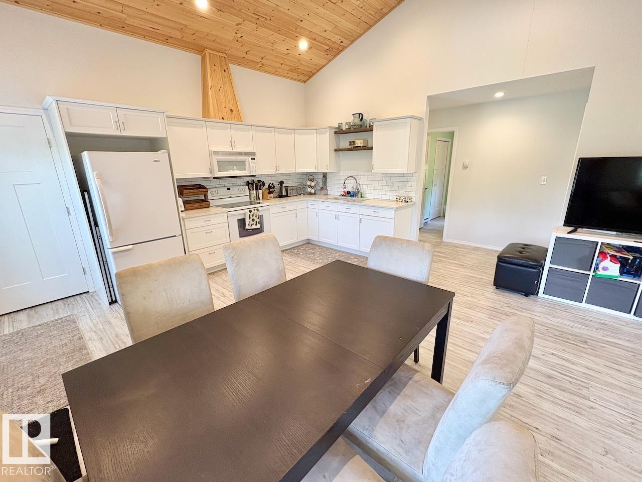 4 Kaylee Crescent WHITE SANDS - 36