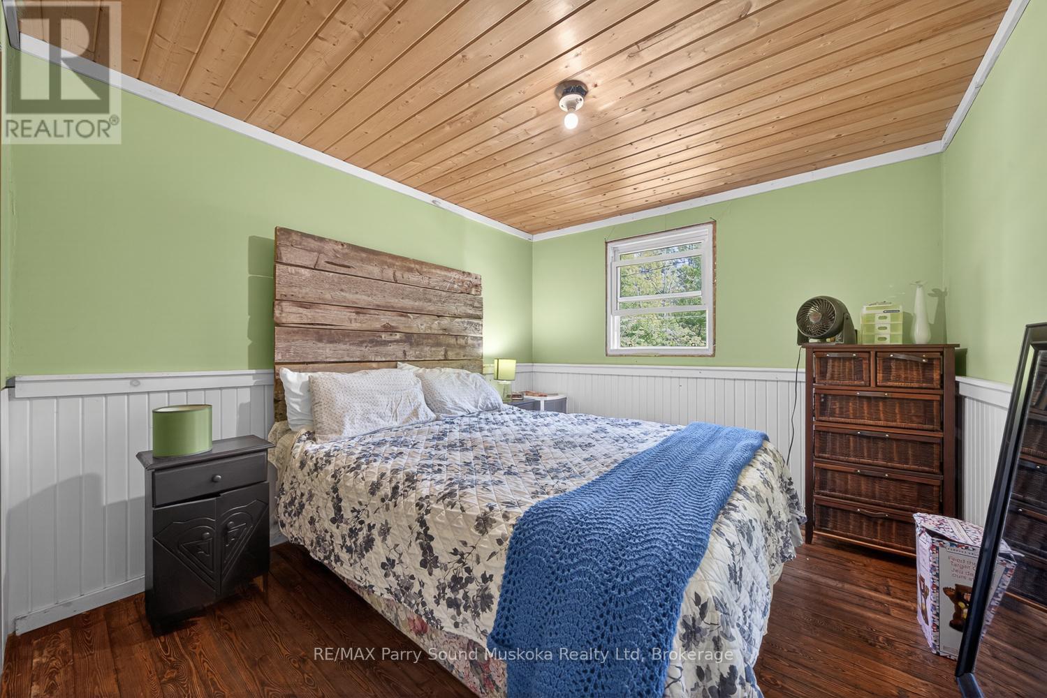 130 HEALEY LAKE WATER - 32