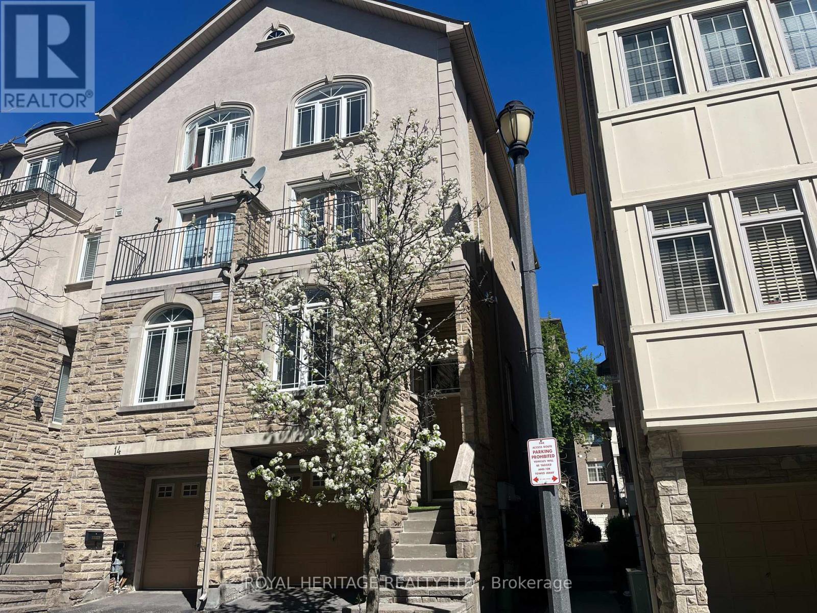 Listing photo of 16 - 16 WILLIAM POOLE WAY