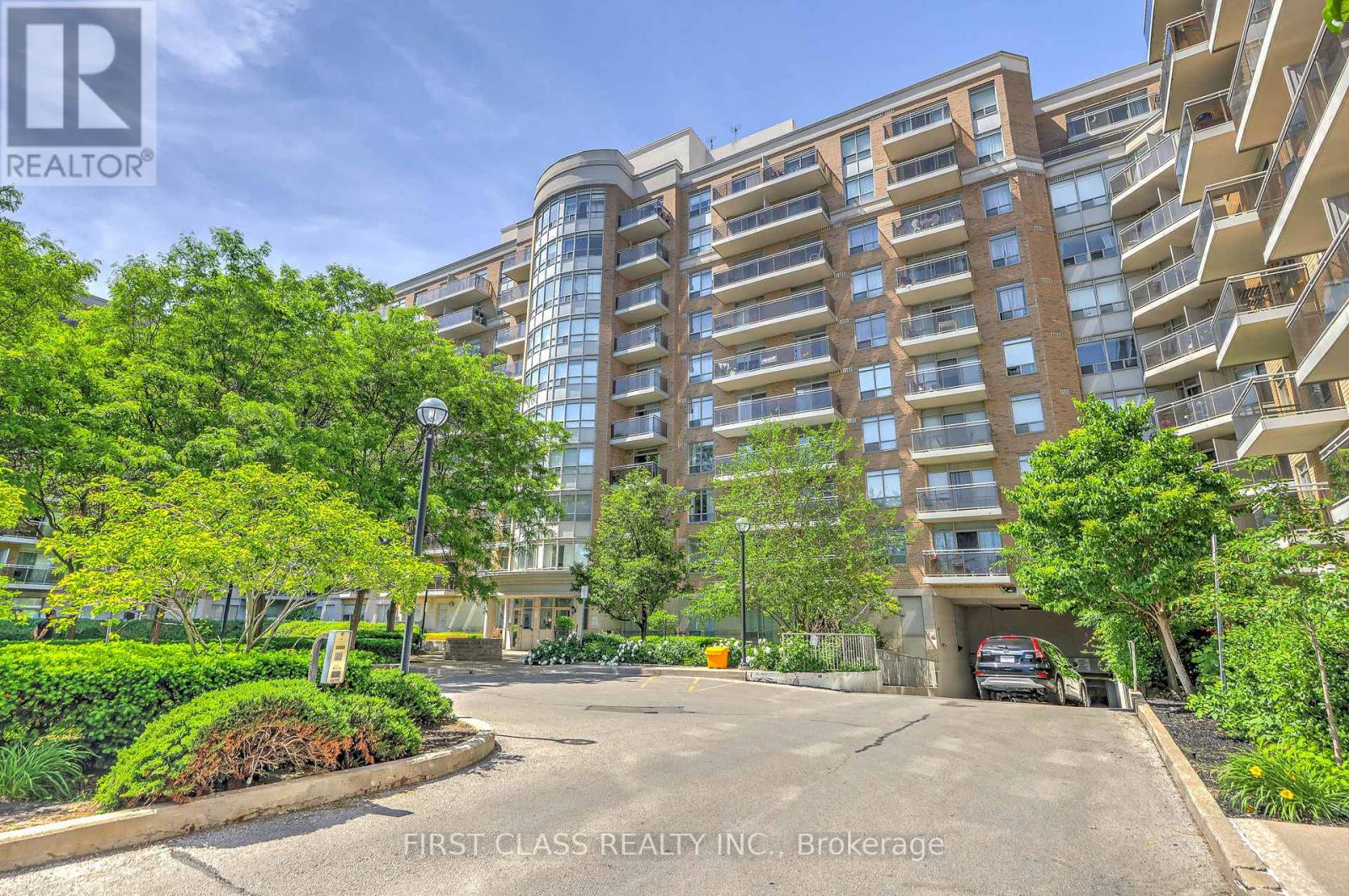 #725 650 LAWRENCE AVENUE W - 1