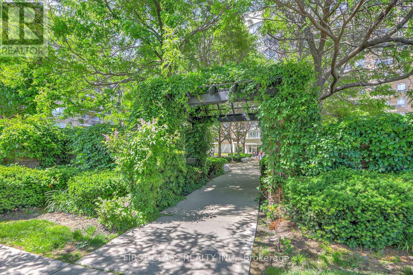 #725 650 LAWRENCE AVENUE W - 2