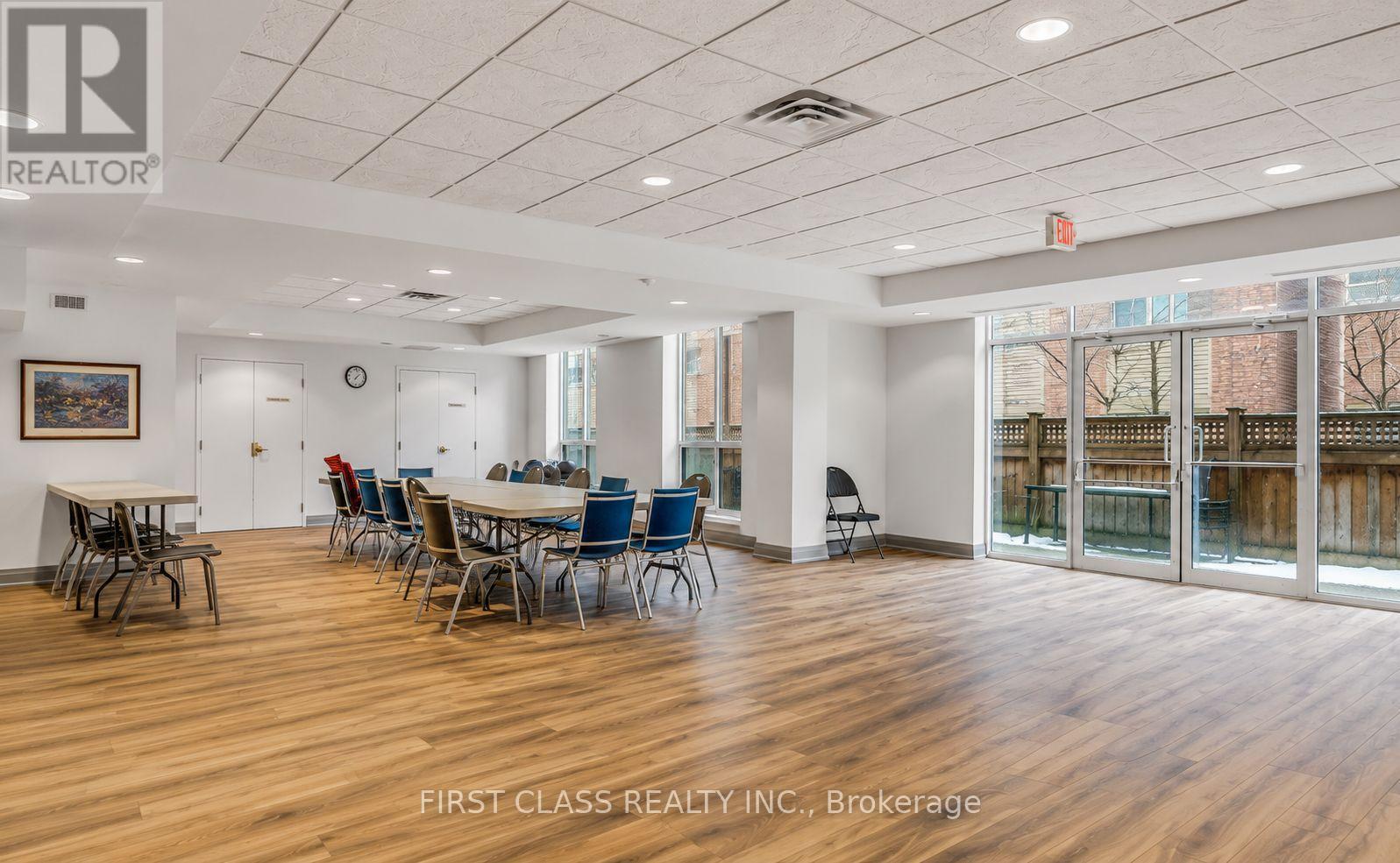 #725 650 LAWRENCE AVENUE W - 24