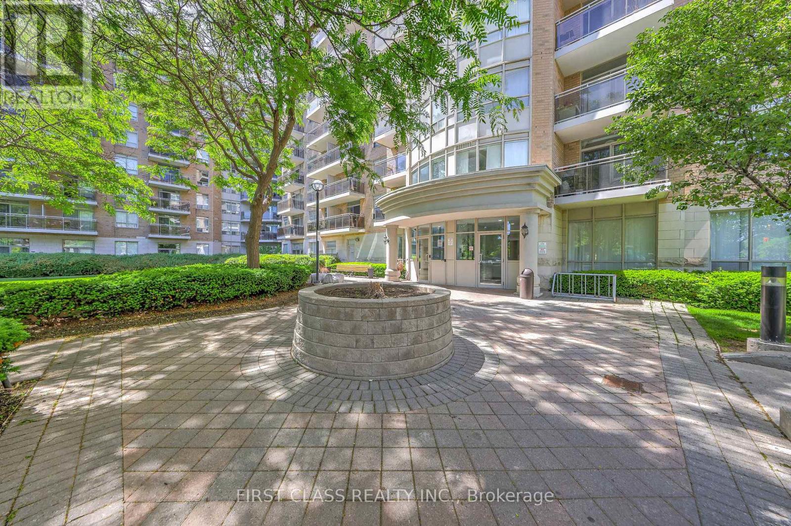 #725 650 LAWRENCE AVENUE W - 26
