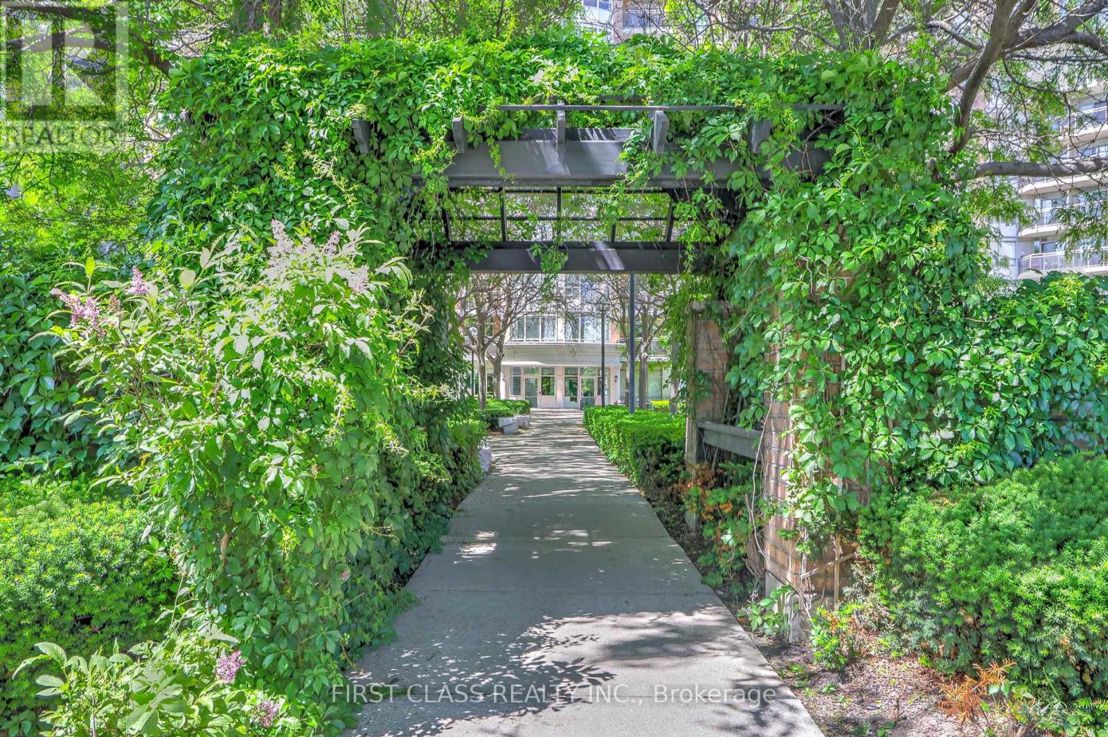 #725 650 LAWRENCE AVENUE W - 28