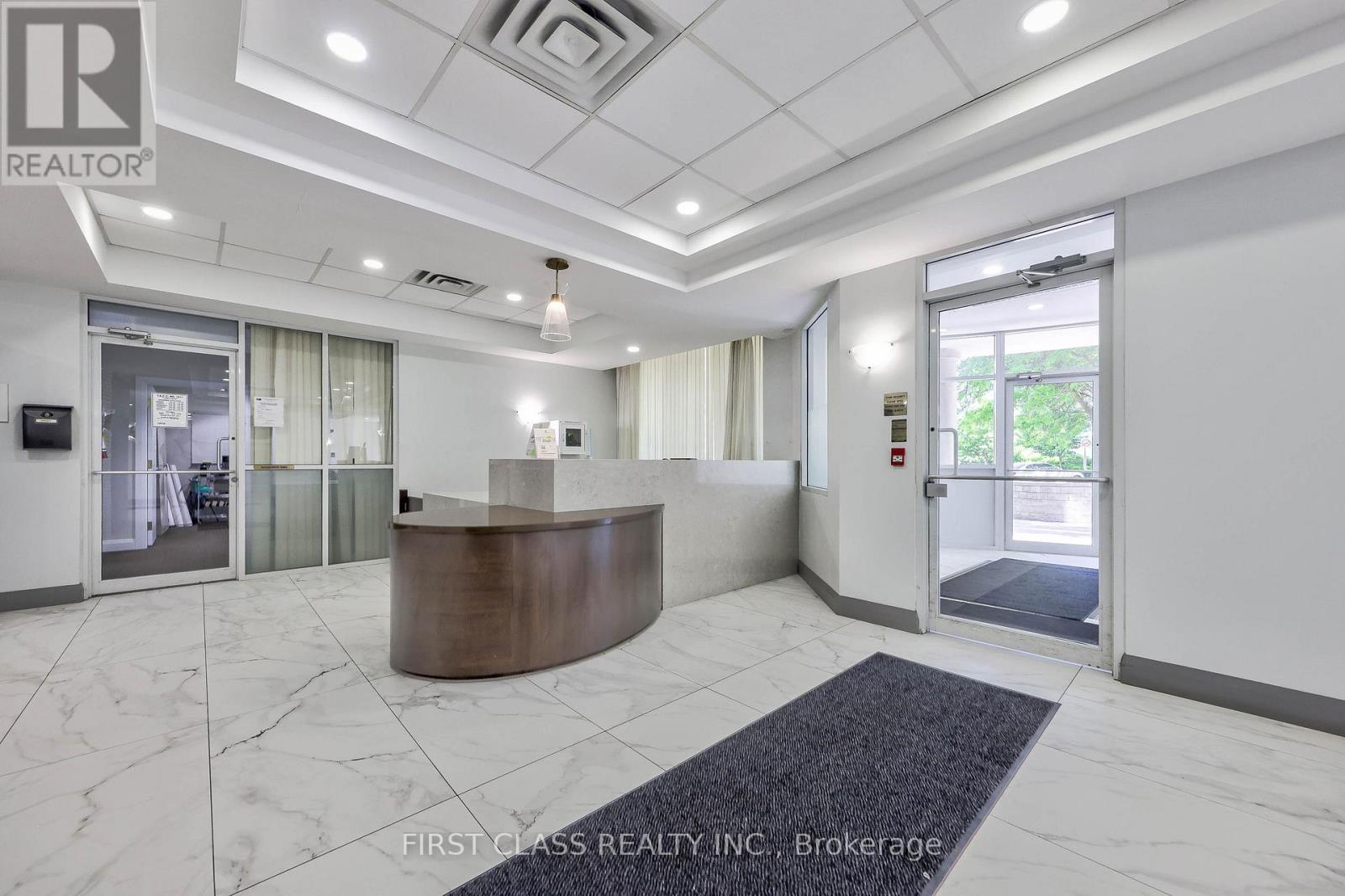 #725 650 LAWRENCE AVENUE W - 3