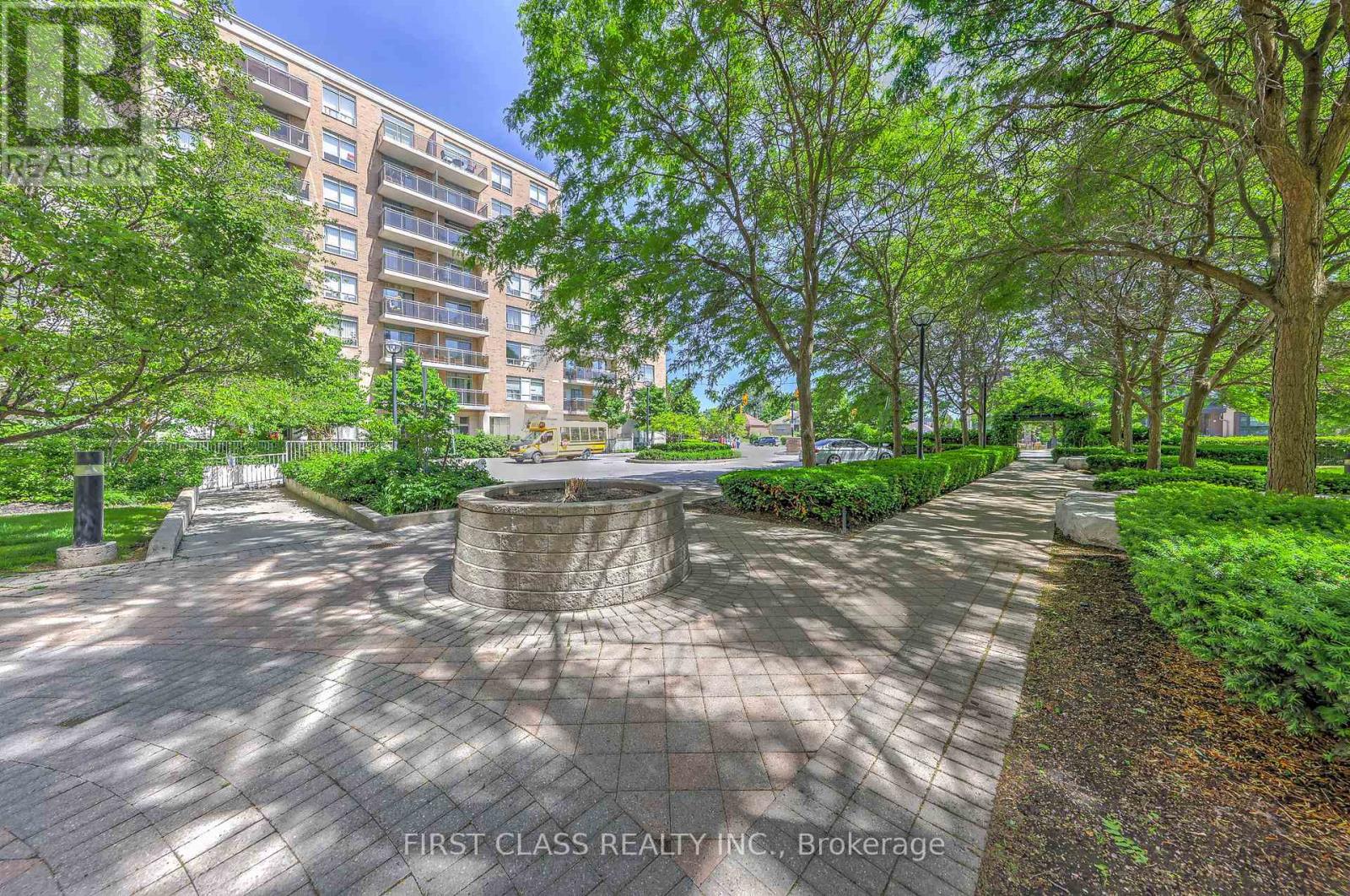 #725 650 LAWRENCE AVENUE W - 30