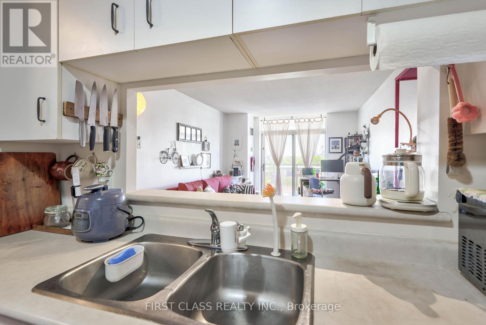 #725 650 LAWRENCE AVENUE W - 7