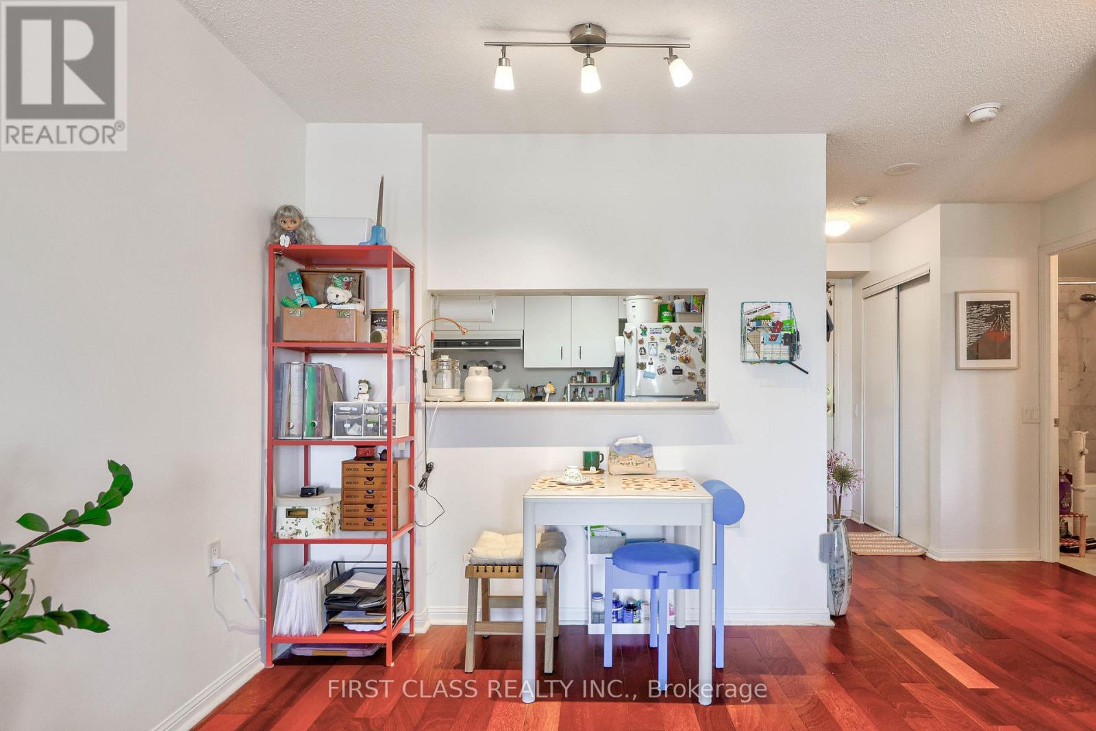 #725 650 LAWRENCE AVENUE W - 8