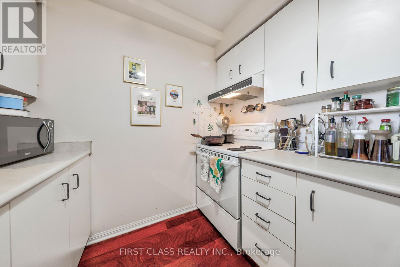 #725 650 LAWRENCE AVENUE W - 9