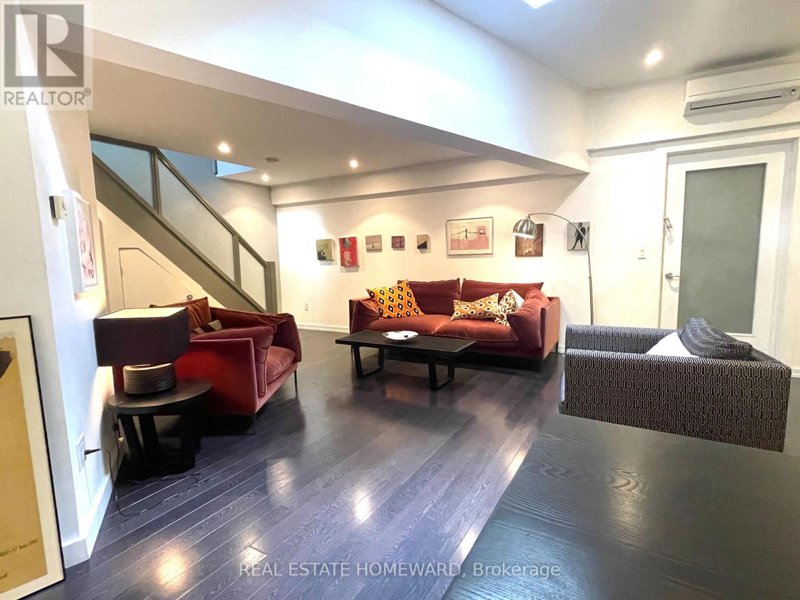 Listing photo of COACH - 27 LEWIS STREET